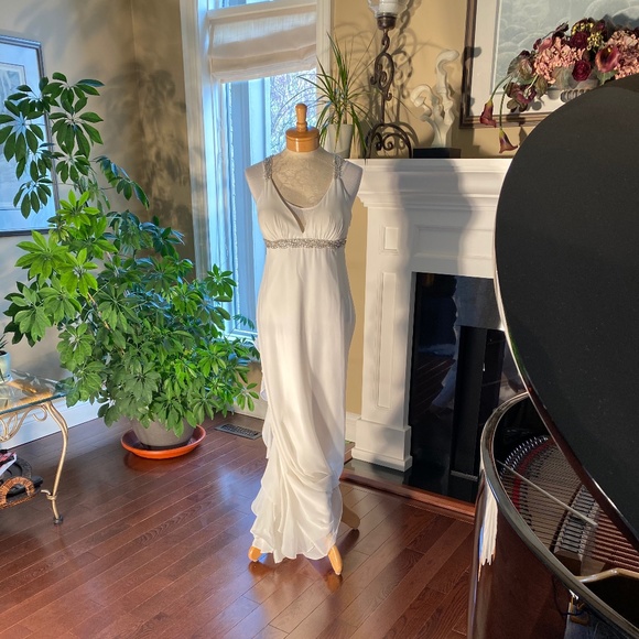 🌻SOLD🌻🌻🌻LAURA PETITES~Gown with Sequin and Ruffle Detail - Picture 2 of 15